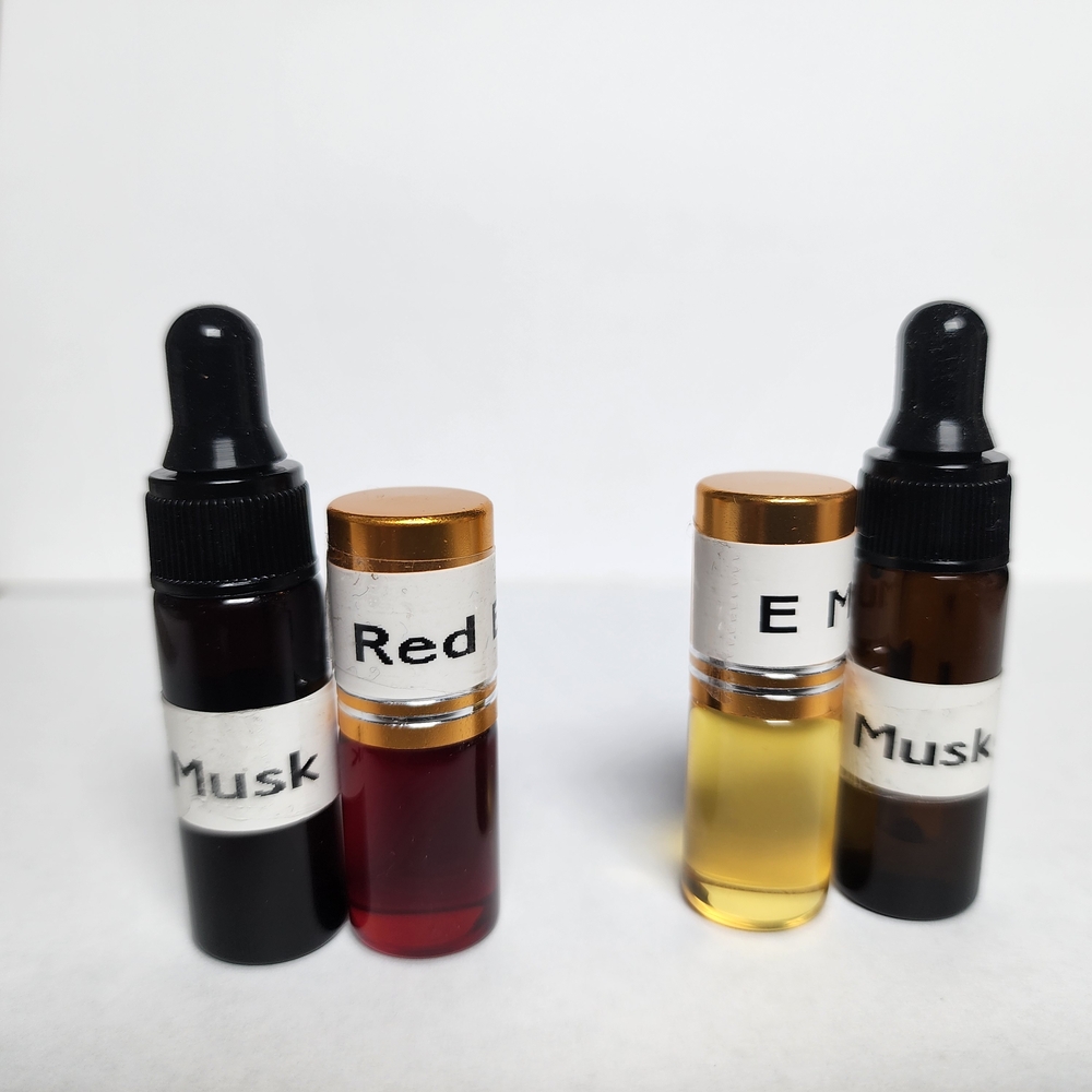 Luxurious Egyptian Musk Oil Duo - Red and Gold - Picture 3 of 4